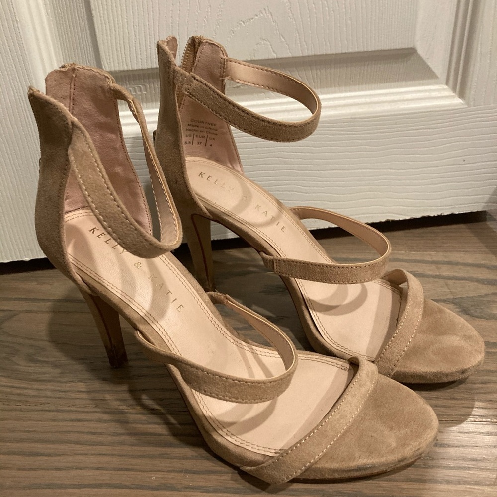 Kelly and Katie Courtnee Heels